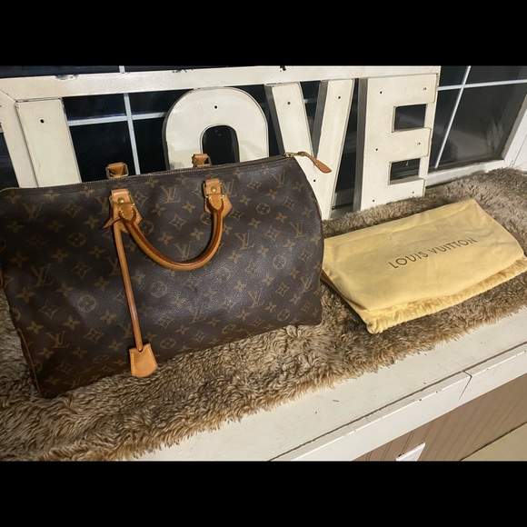 Authentic Louis Vuitton Speedy 40 - Picture 2 of 7
